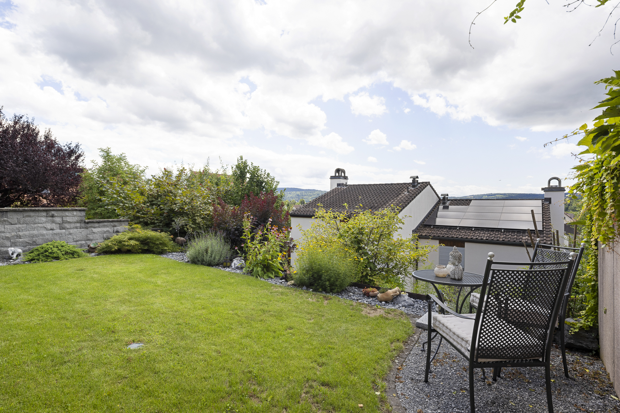 Sonniges Zuhause mit Weitsicht und Gartenidylle im Limmattal - 11