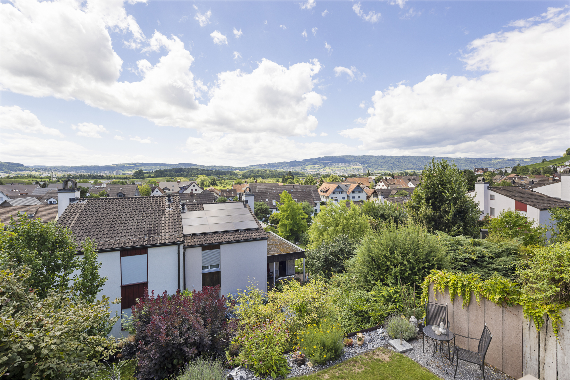 Sonniges Zuhause mit Weitsicht und Gartenidylle im Limmattal - 12