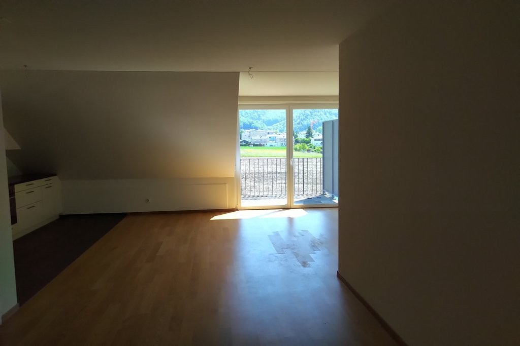 Moderne 2.5-Zimmer-Attikawohnung mit Waschturm zu vermieten - 1