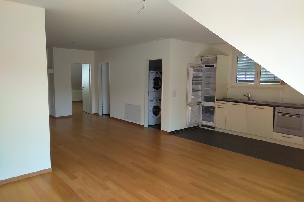Moderne 2.5-Zimmer-Attikawohnung mit Waschturm zu vermieten - 2