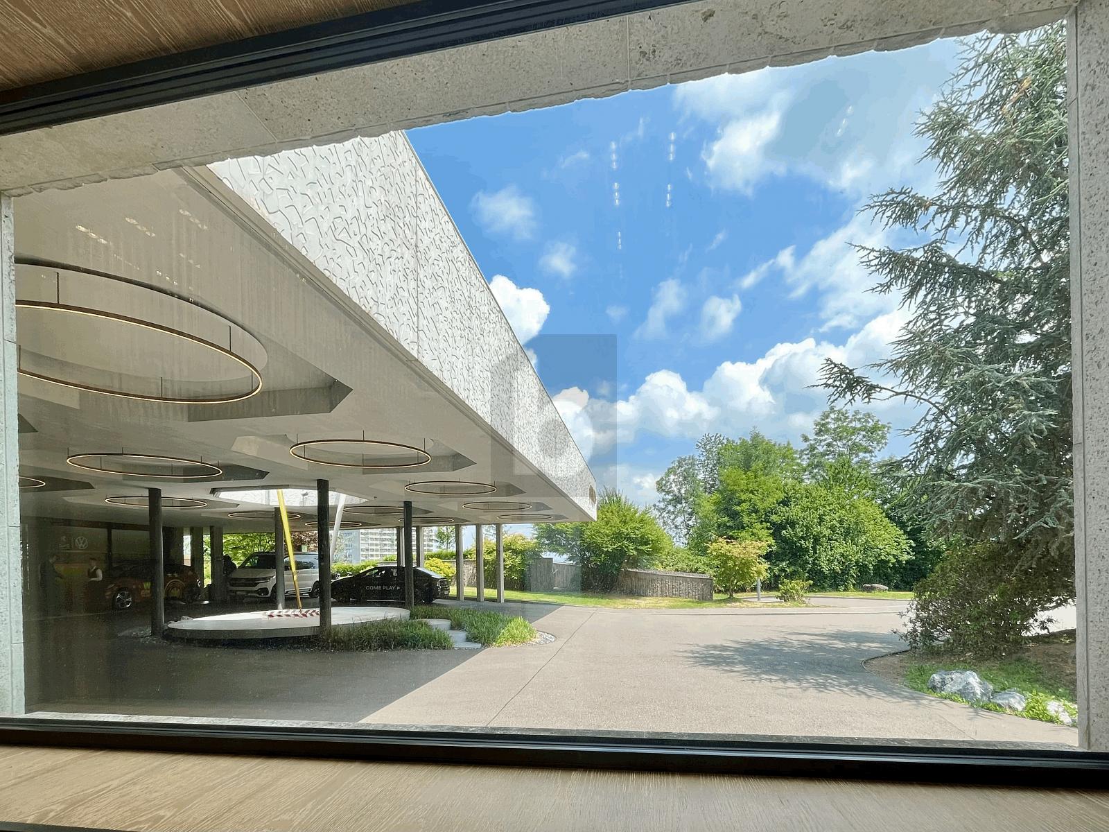 DIREKT NEBEN EINGANG VON 5* HOTEL - 4