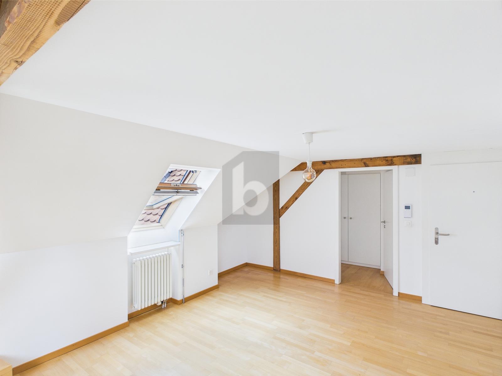 STILVOLL MIT GROSSEN FENSTERN - 2
