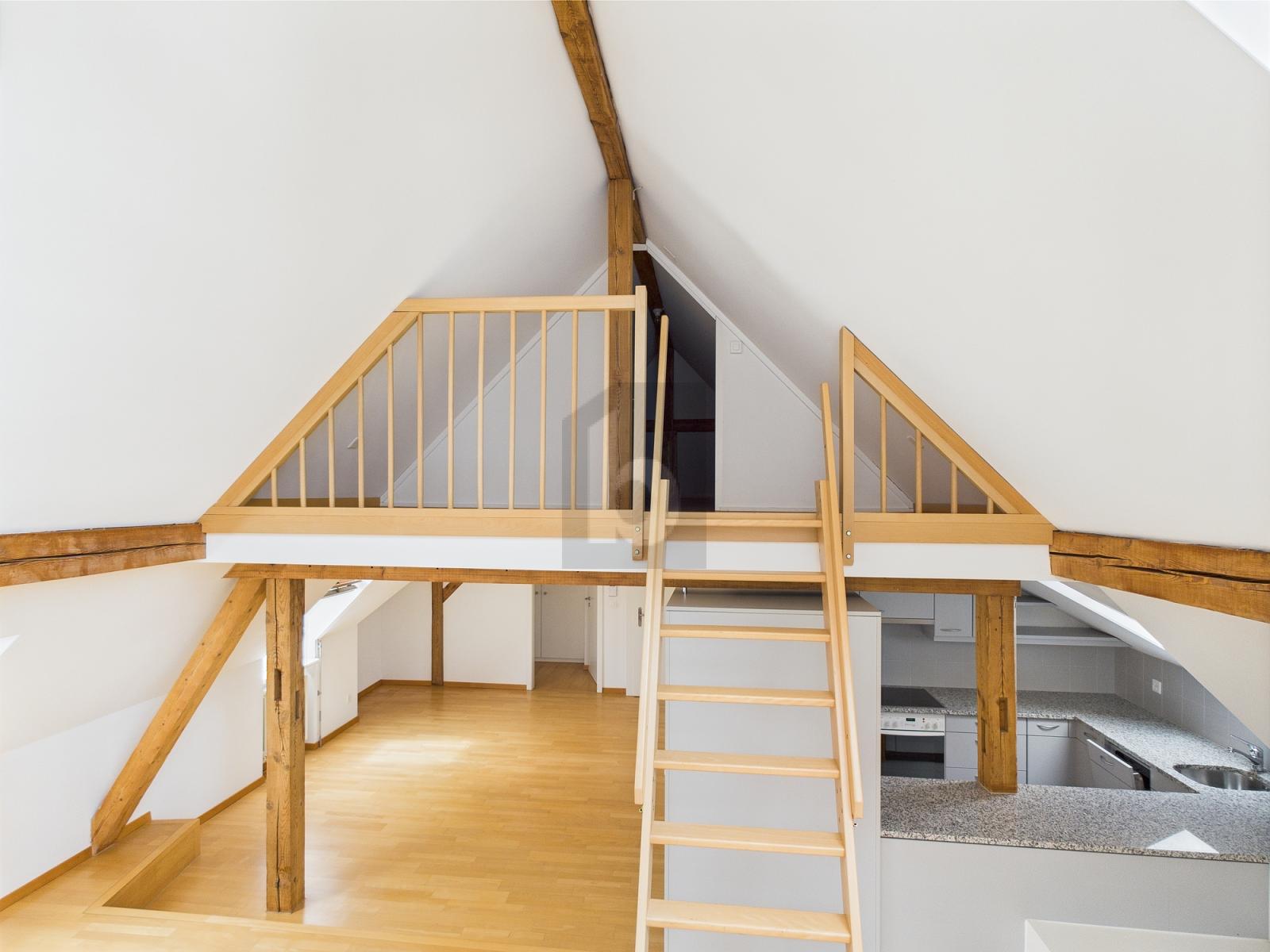 STILVOLL MIT GROSSEN FENSTERN - 4