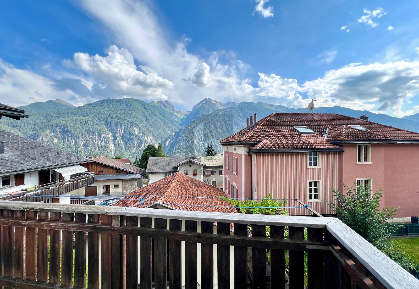 PREISHIT! ZENTRAL IM DORF MIT GROSSEM STALL - 1