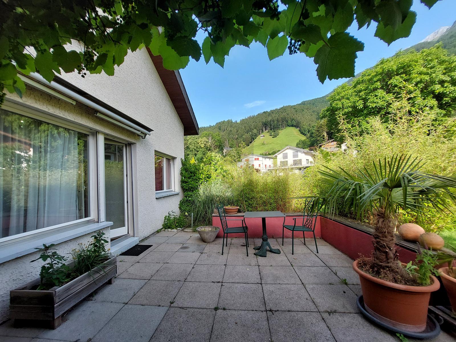 HERRLICHE WEITSICHT UND GROSSER GARTEN - 2
