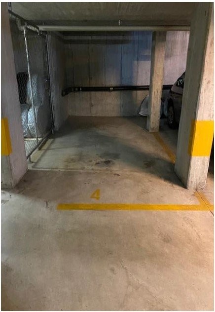 Autoeinstellplätze für Kleinwagen im Kreis 4, Zürich City zu vermieten - 3