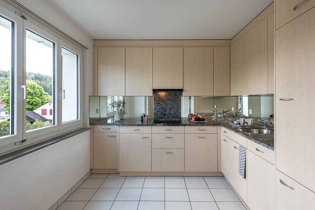 Moderne Wohnung mit Balkon - 0