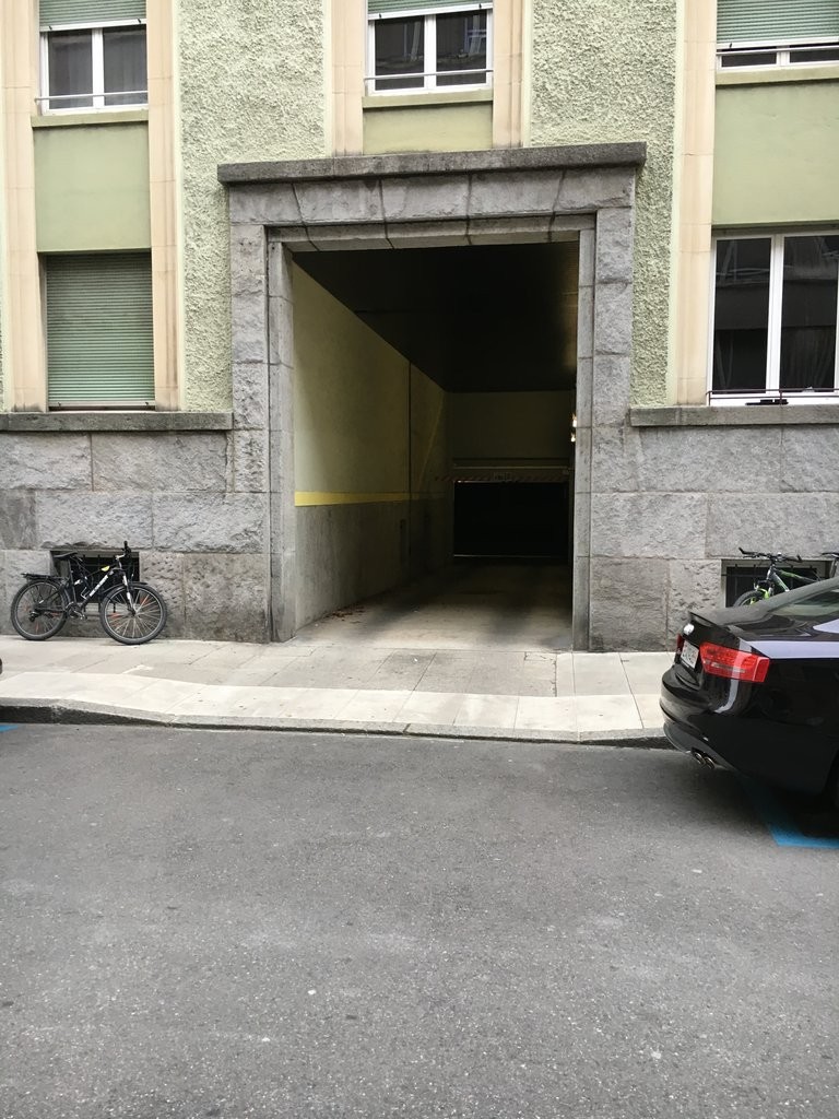 Votre place de parking au bord du lac - 1