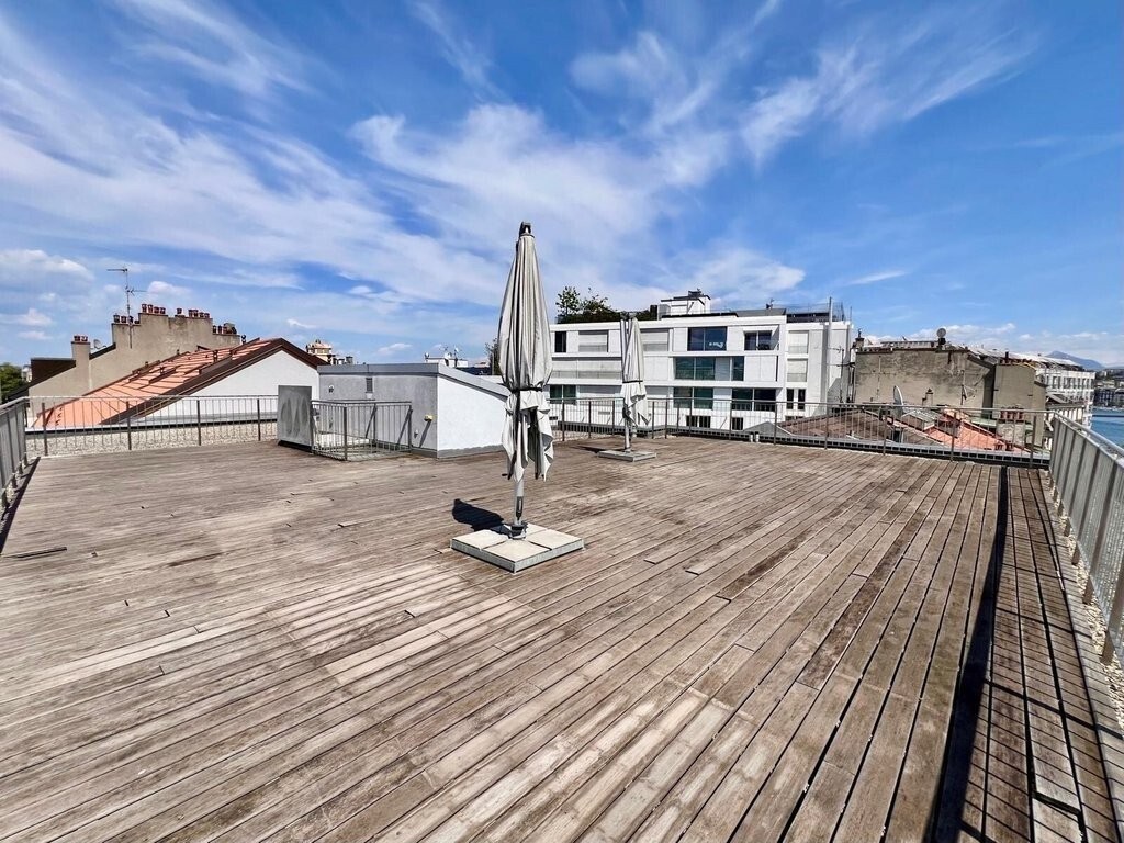 À saisir ! Magnifique appartement en attique au coeur de Genève ! - 8
