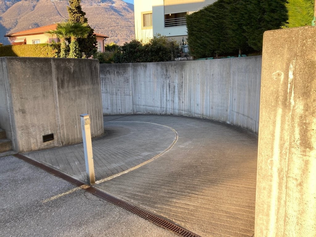 Parcheggio esterno a Giubiasco - presso Via Ressiga 10 E/F/G - 0
