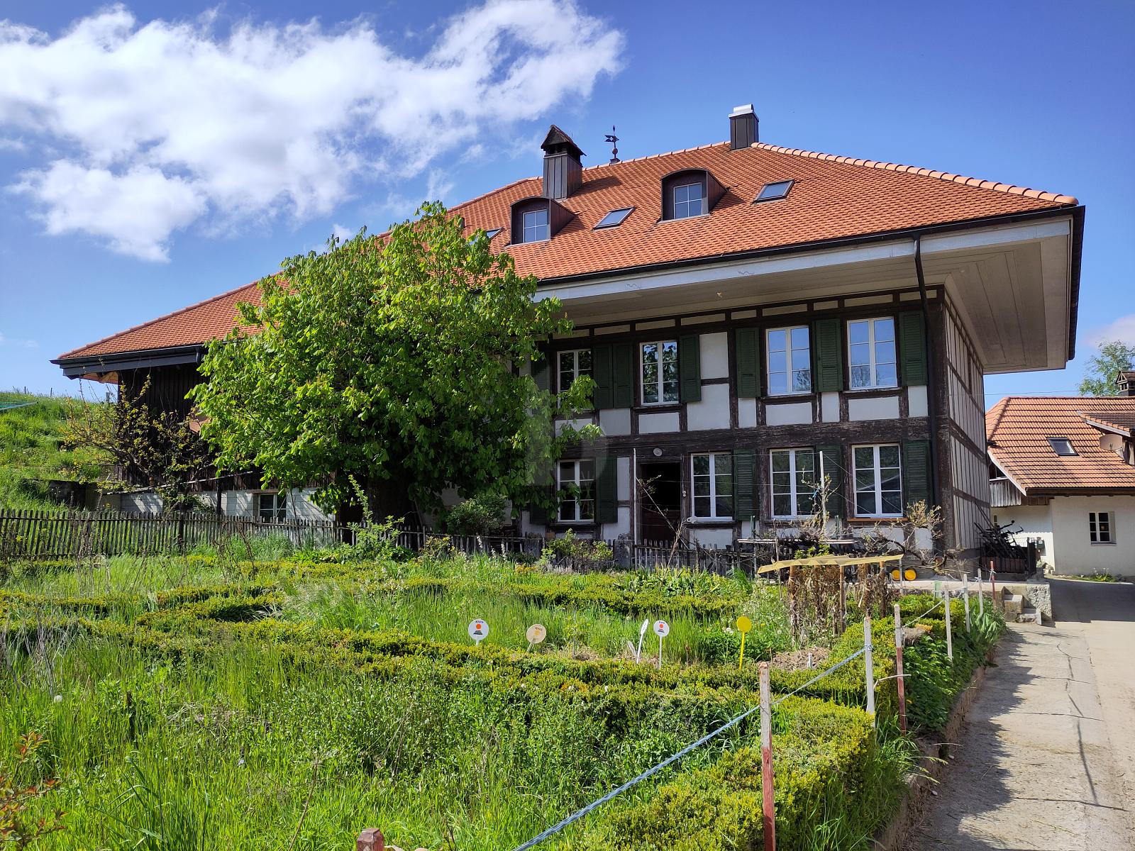 NATURNAH MIT STIL UND VIEL HOLZ - 0