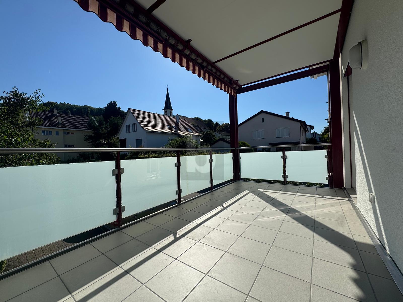 RENOVIERT MIT SONNIGEM BALKON UND WEITSICHT! - 0