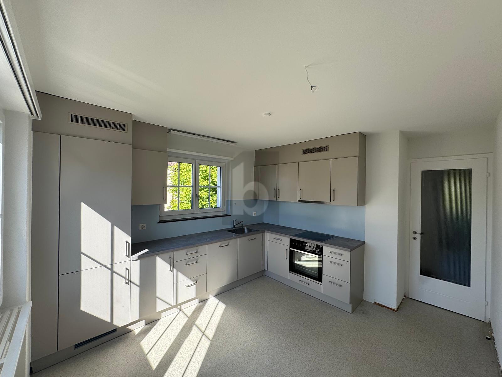 RENOVIERT MIT SONNIGEM BALKON UND WEITSICHT! - 2