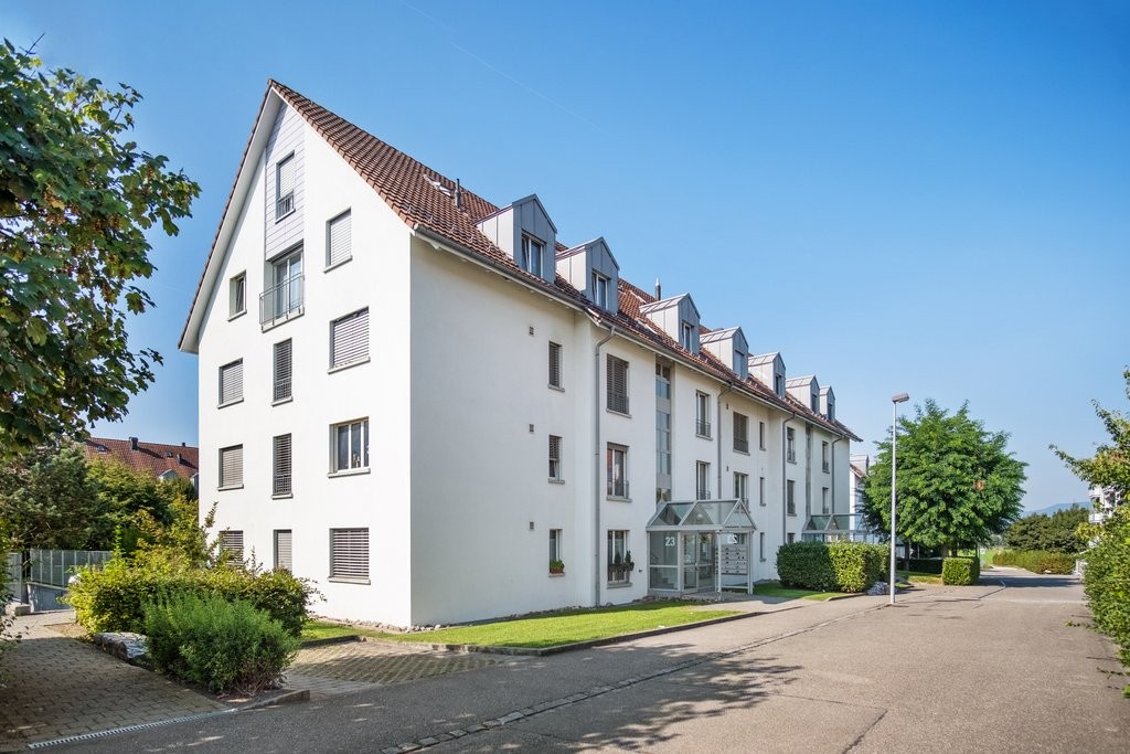 Grosszügige und moderne Auto-Einstellplätze - 0