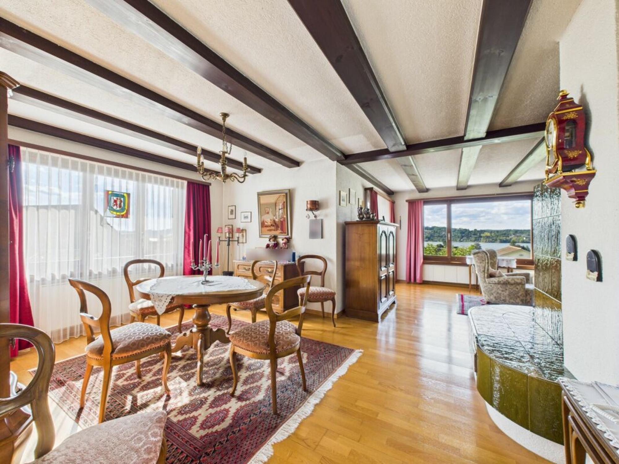 LAKE VIEW IN A FAMILY-FRIENDLY LOCATION! - 5