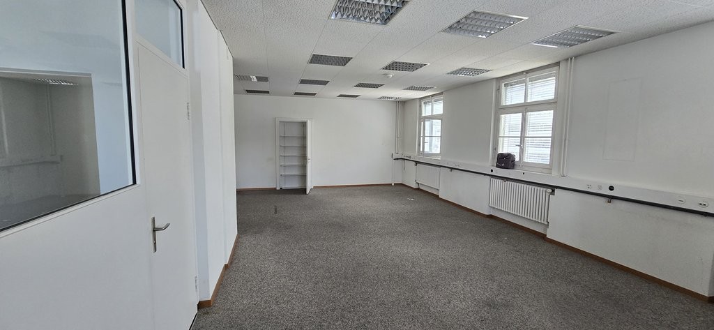 Surfaces de bureaux à proximité de l'autoroute Fribourg-Berne - 1