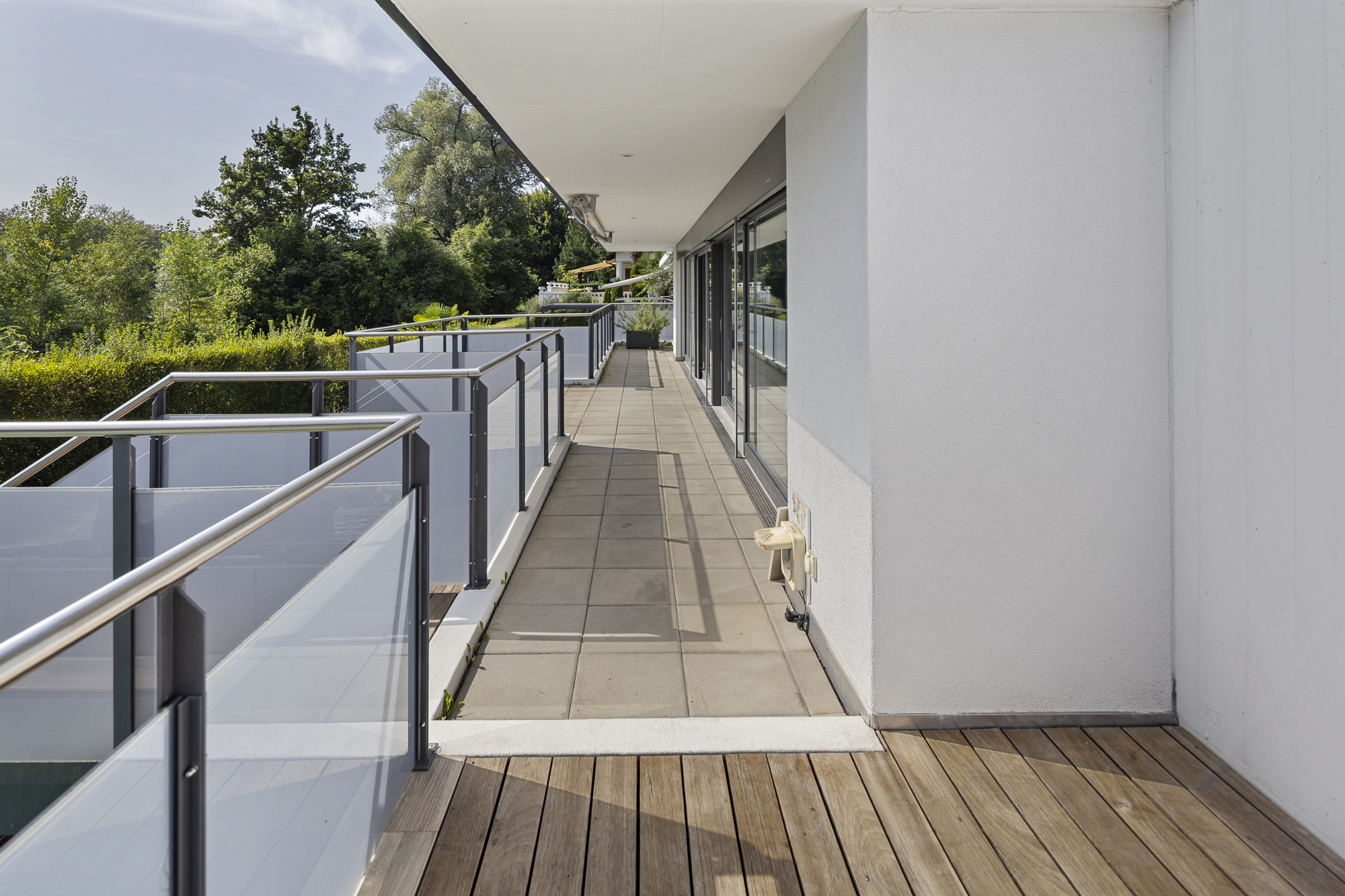 Leben mit Pool, grosser Terrasse und Limmatblick - 3