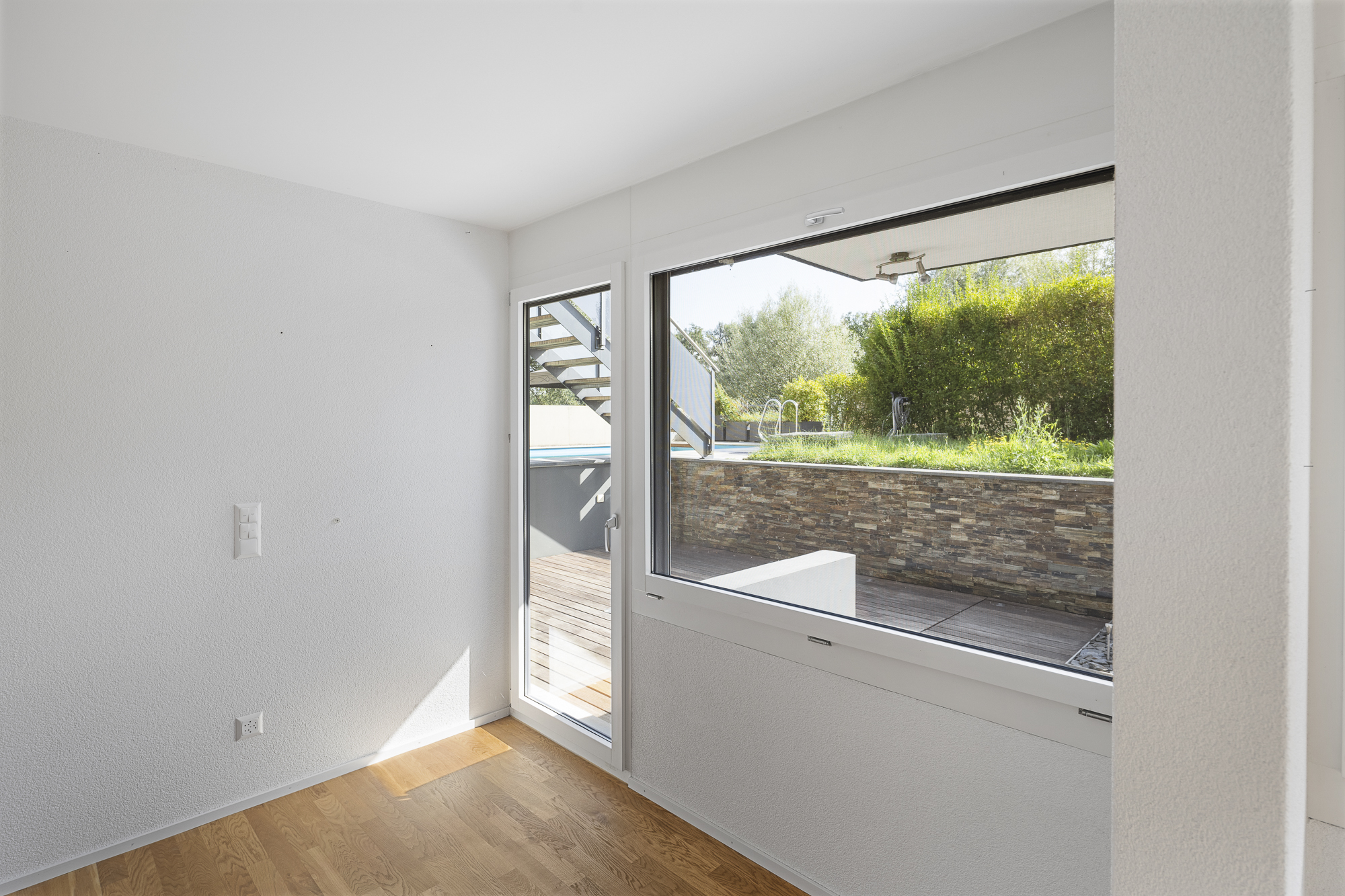 Leben mit Pool, grosser Terrasse und Limmatblick - 11