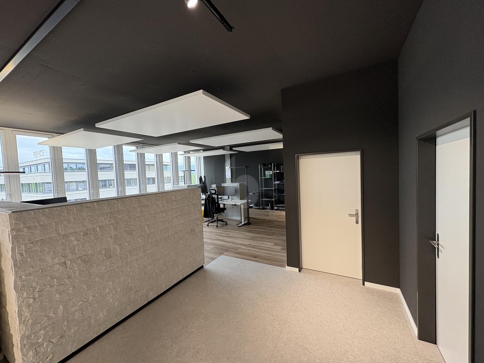 MODERNE BÜROS IM WACHSENDEN GEWERBEZENTRUM - 0