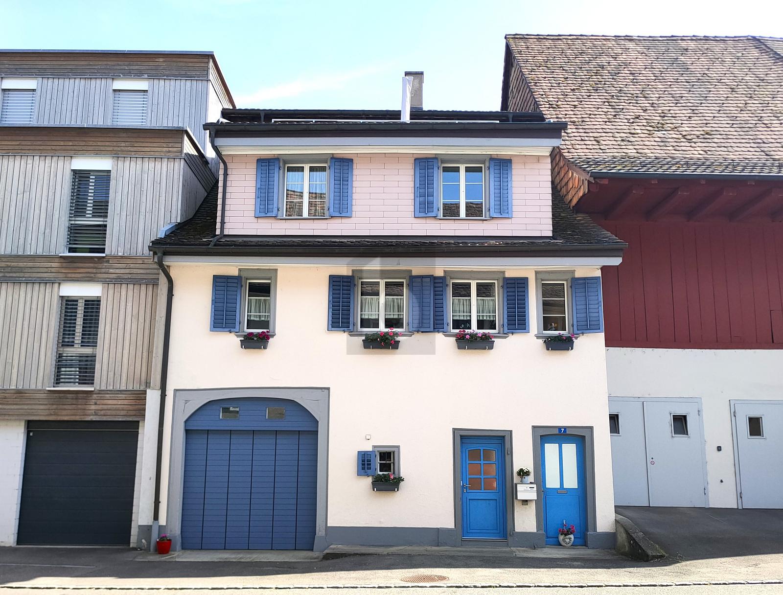 LIEBEVOLL RENOVIERTES BIJOU IM HISTORISCHEN STÄDTLI - 0