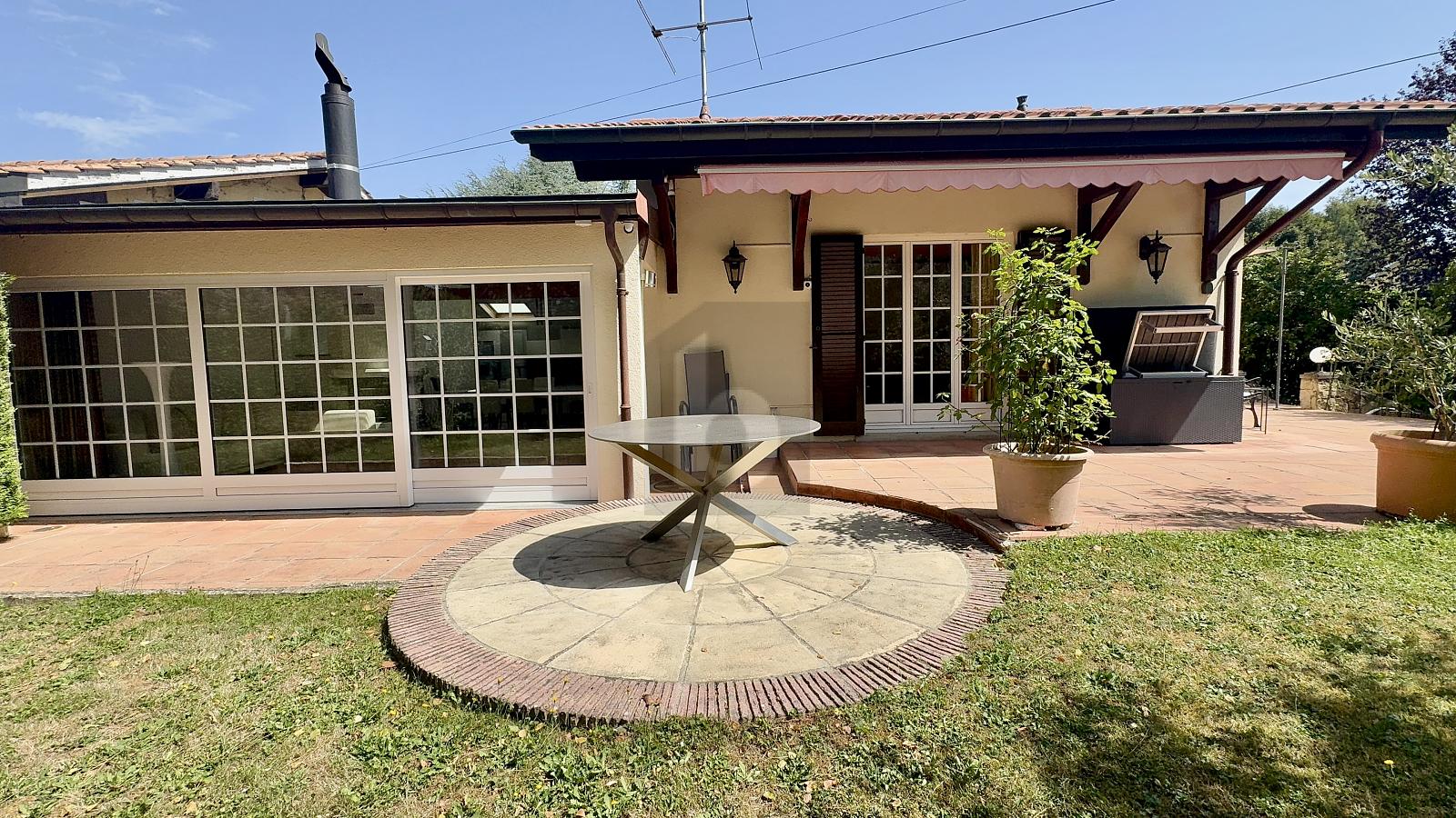 SPACIEUSE VILLA AVEC BEAU JARDIN AU CALME - 1