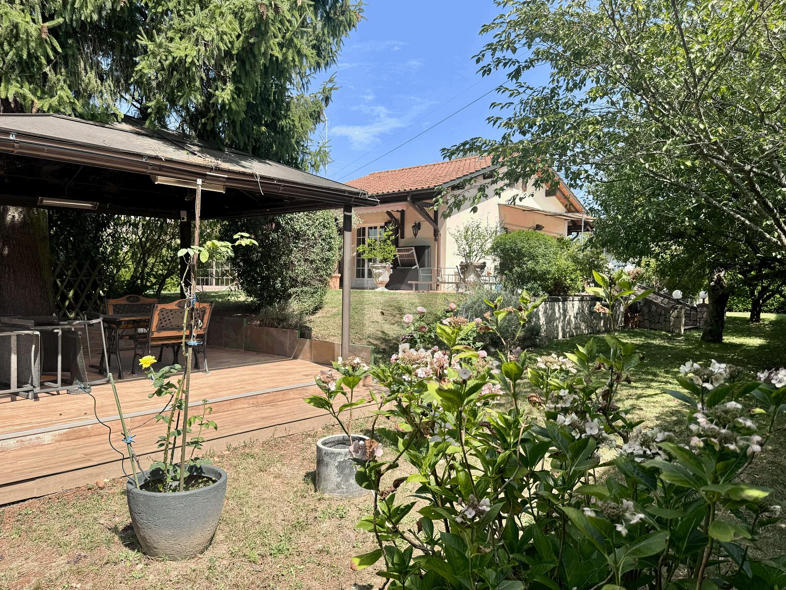 SPACIEUSE VILLA AVEC BEAU JARDIN AU CALME - 2