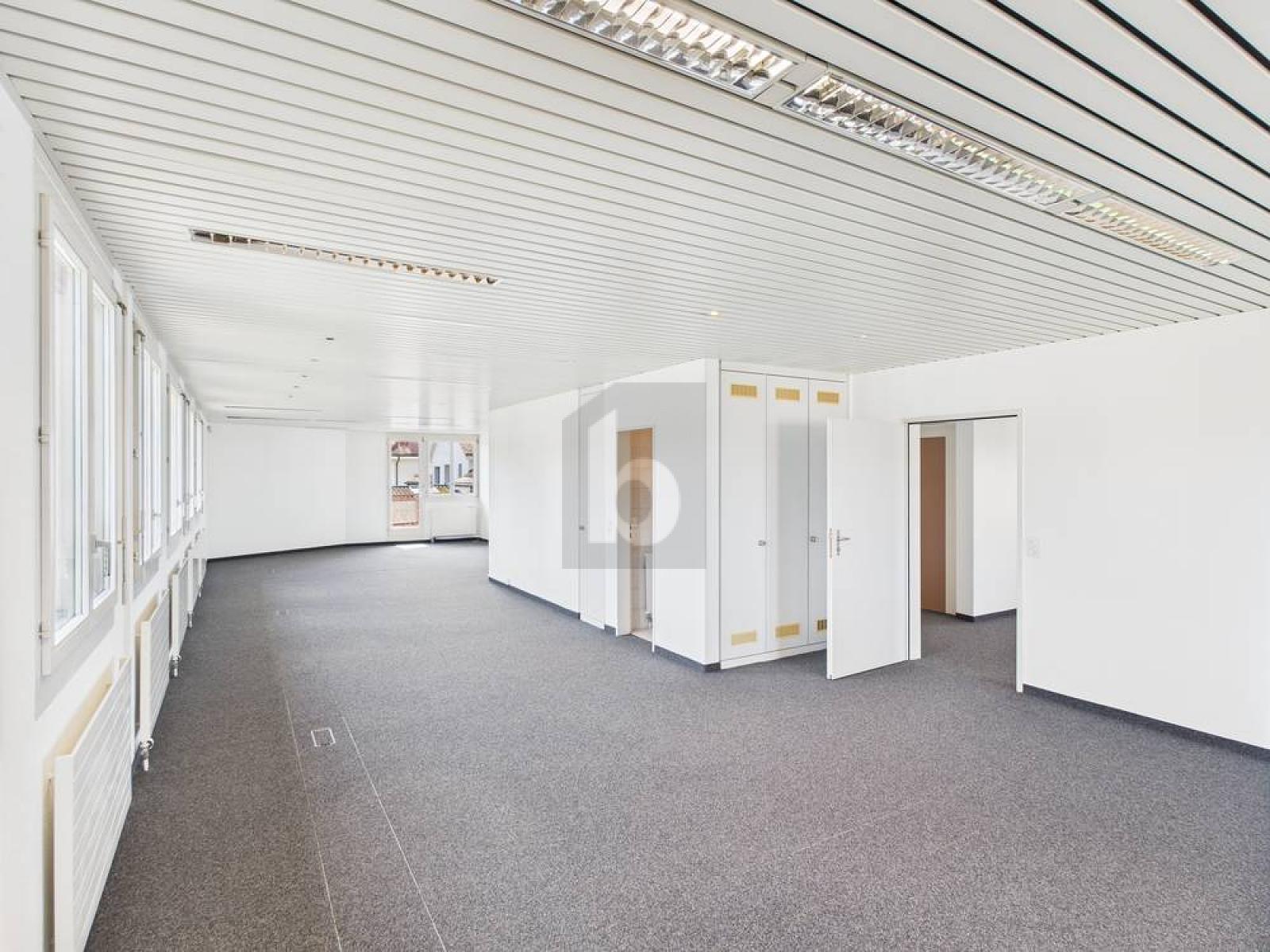 EFFIZIENTES ARBEITEN IN ZENTRALER LAGE - 1