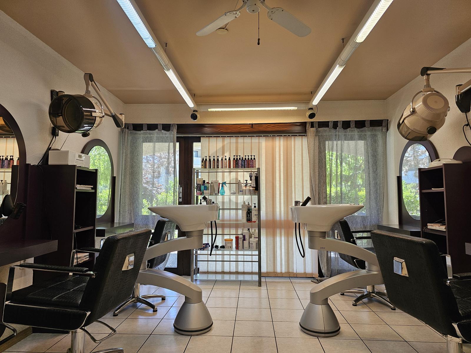 SALON DE COIFFURE SANS FONDS DE COMMERCE ! - 1