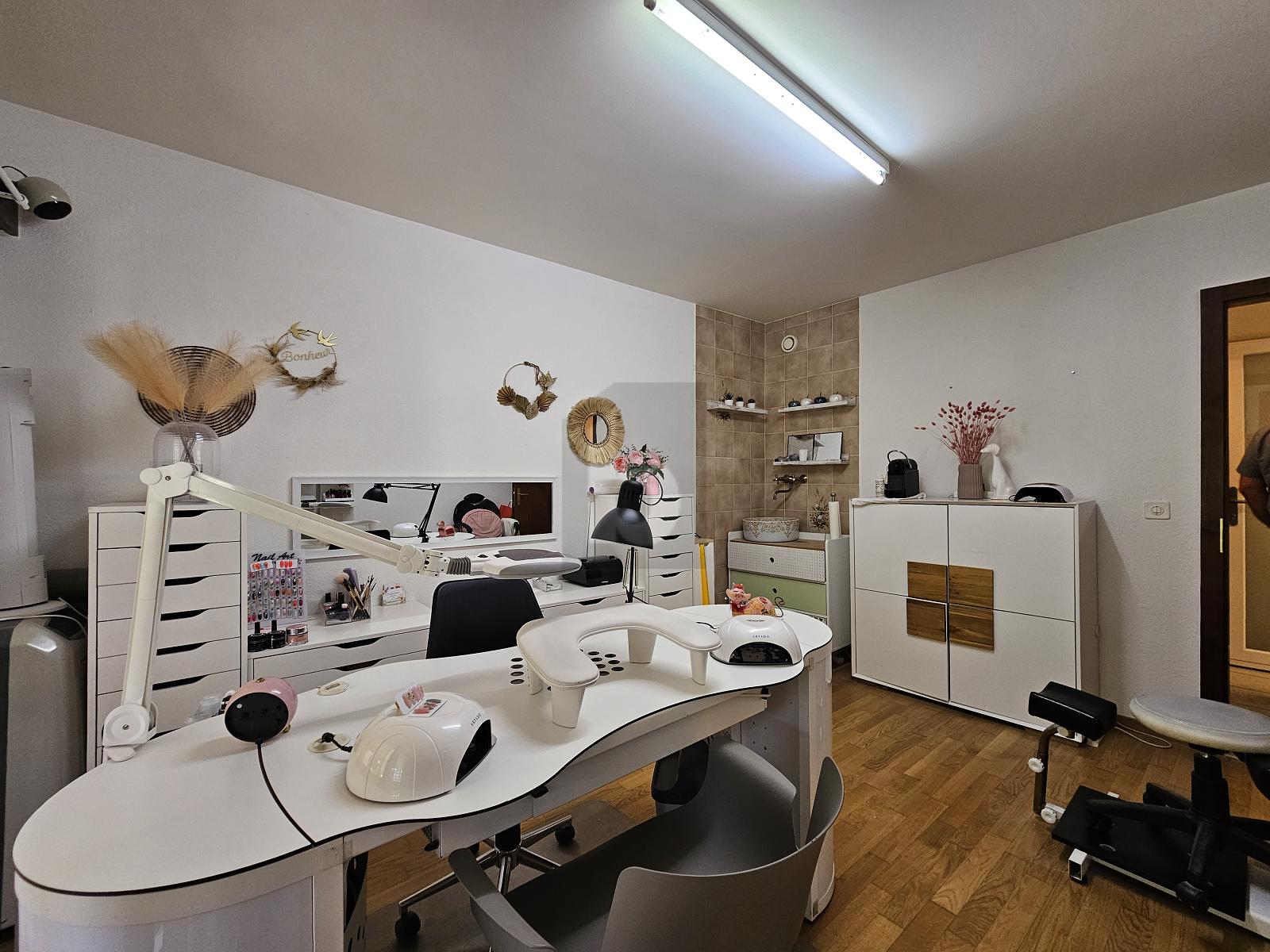 SALON DE COIFFURE SANS FONDS DE COMMERCE ! - 3