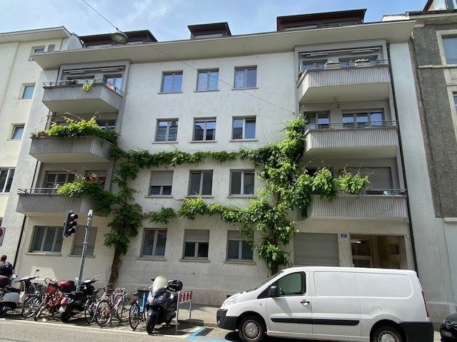 Charmante Dachwohnung - 0