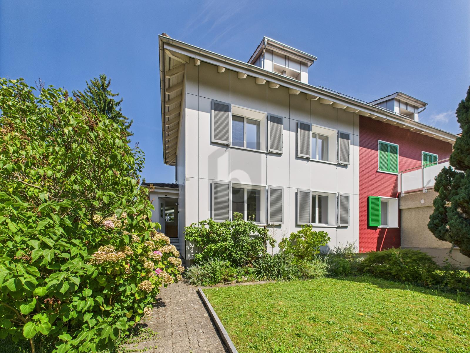 MODERNES DESIGN TRIFFT AUF KOMFORT - 0