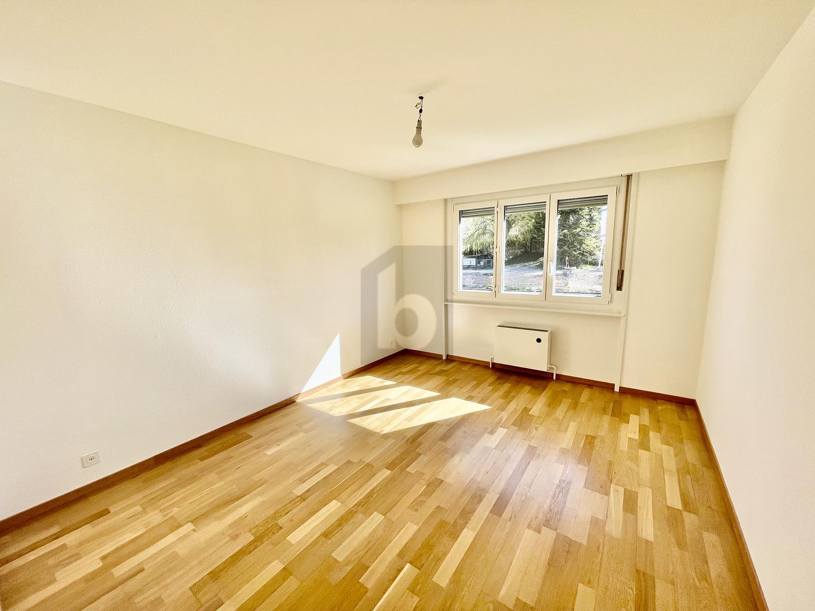 SPACIEUX, LUMINEUX AVEC GRAND SALON ET BALCON - 4