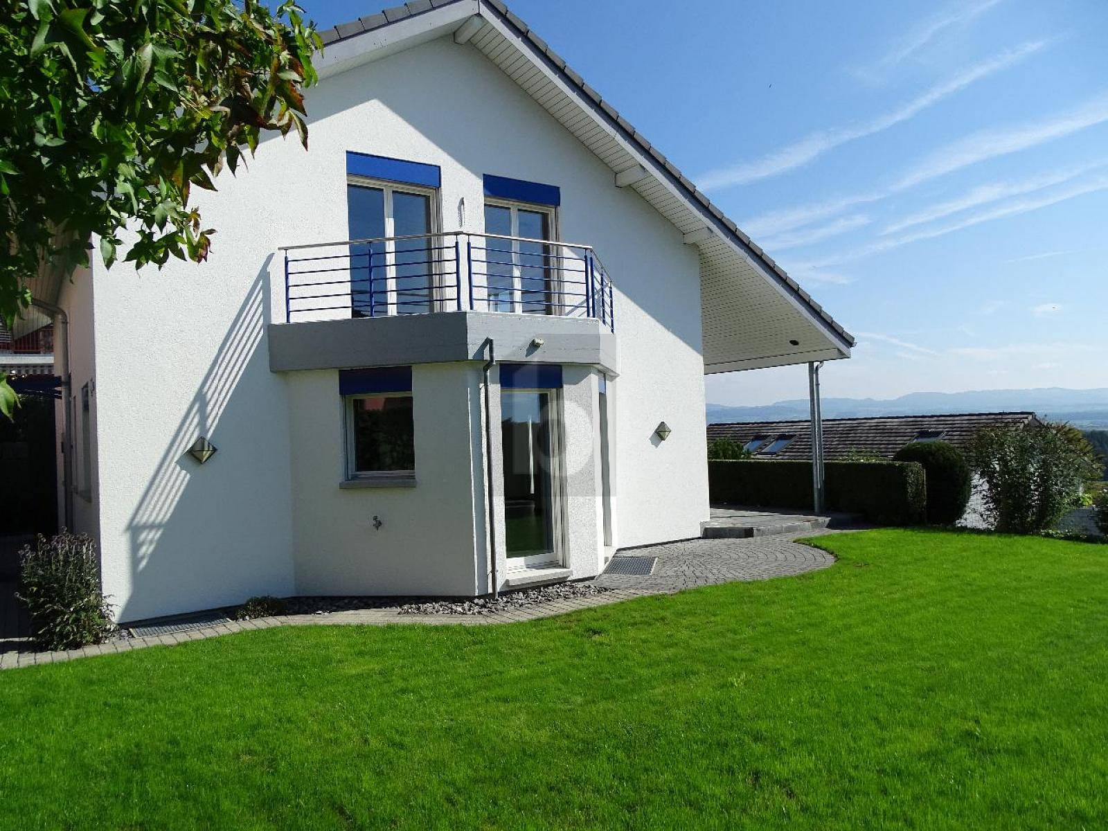 FREISTEHEND MIT WEITBLICK - 0