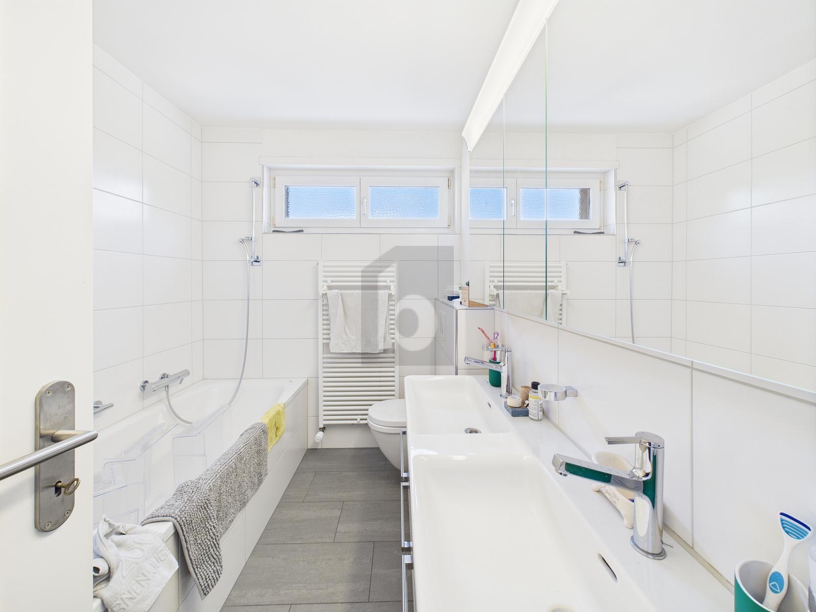 HELL, GUT GELEGEN, MIT BALKON UND EINBAUSCHRANK - 2