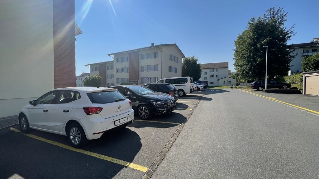 Parkplatz zu vermieten in Horgen - 1