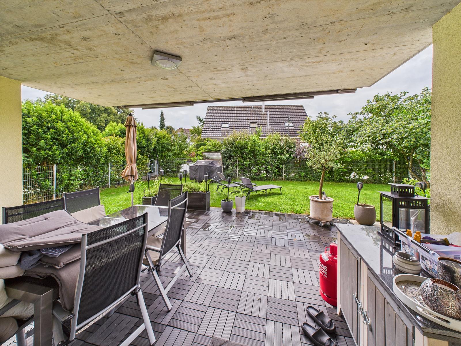 HEIMELIG, HELL UND MODERN MIT GARTENSITZPLATZ - 0