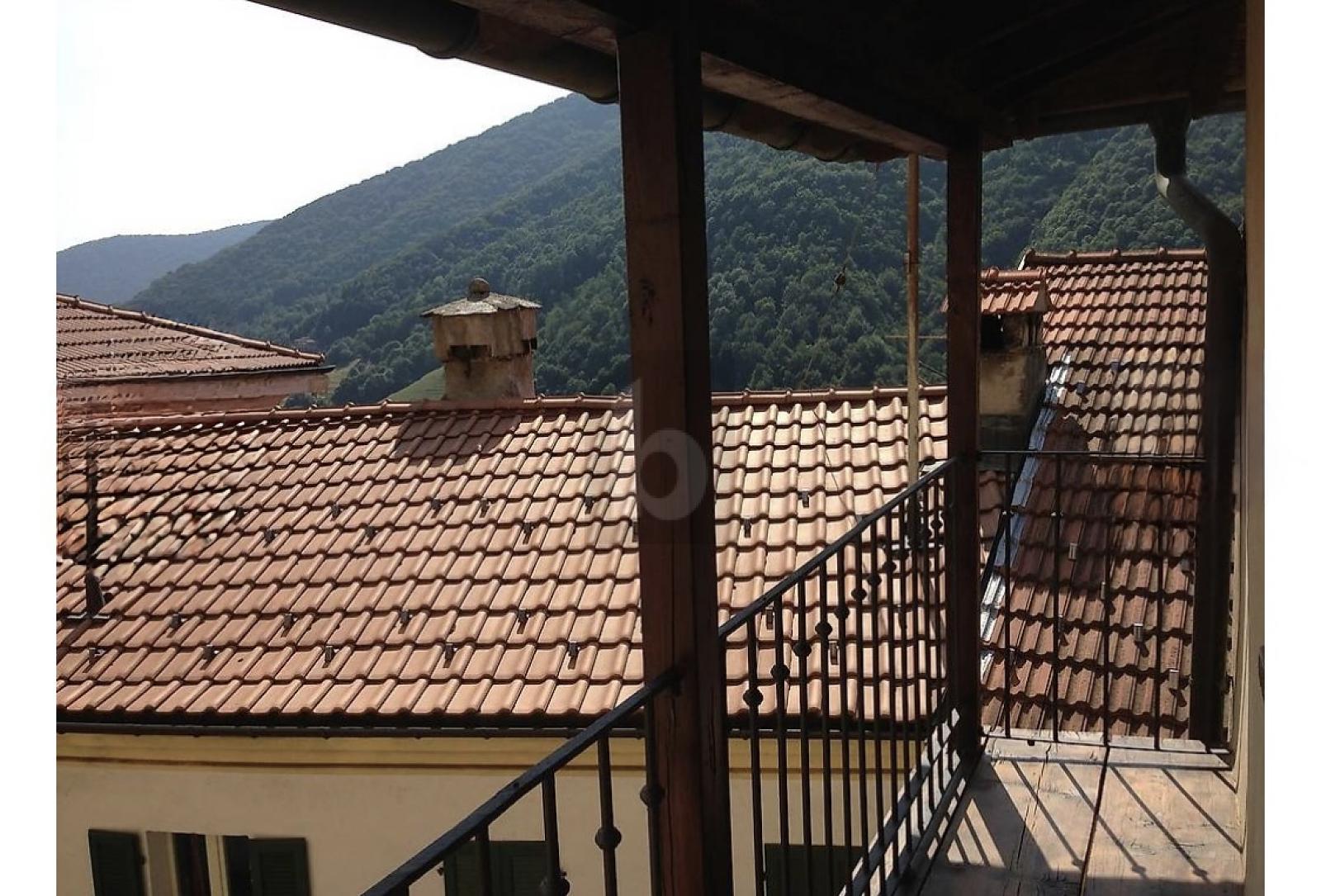 CENTRALE CON BELLISSIMA VISTA SULLA VALLE - 0