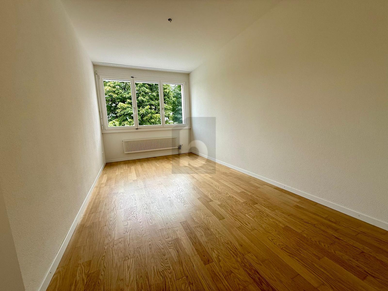 FRISCH RENOVIERT, HELL MIT VIEL PLATZ - 2