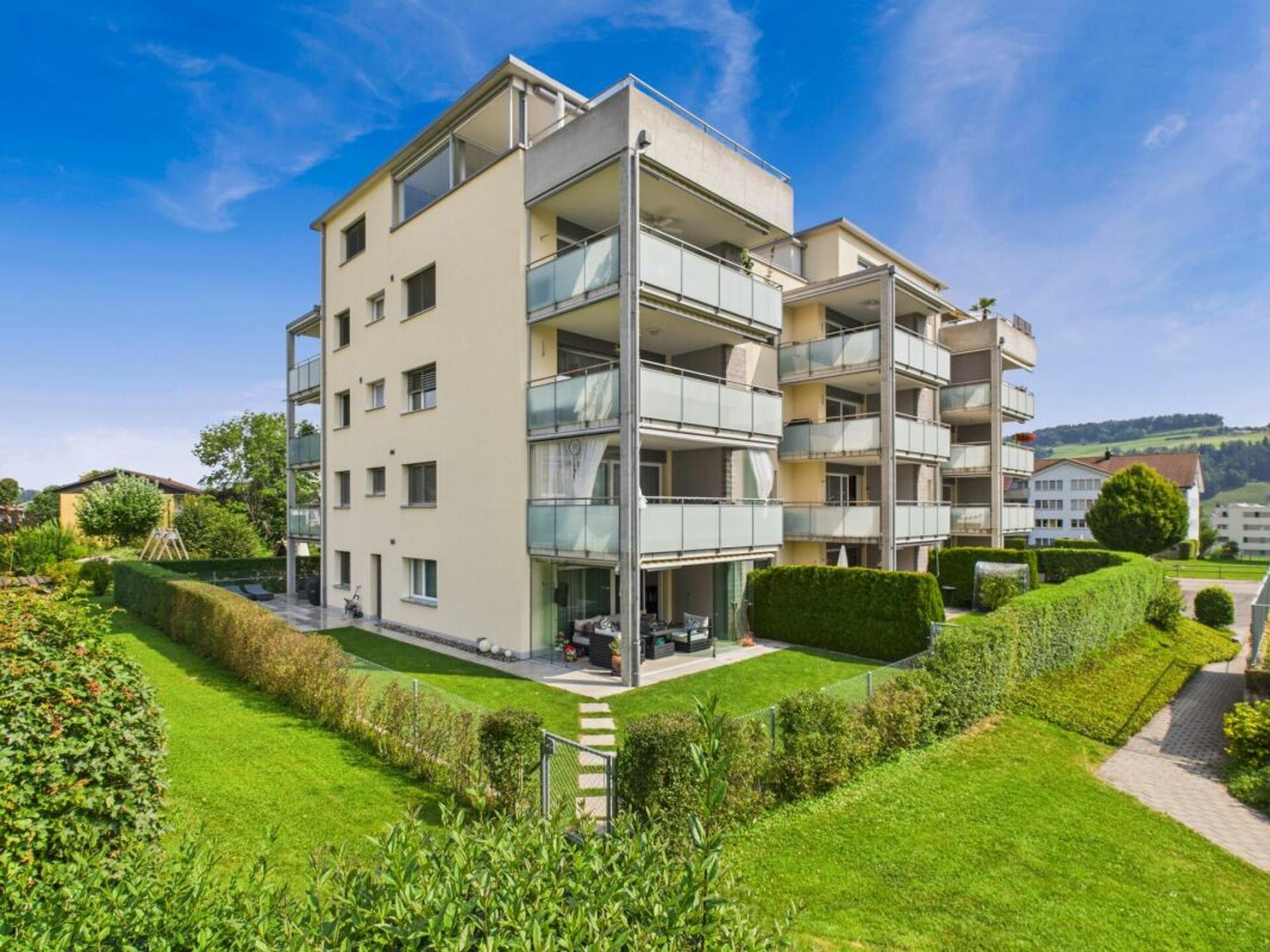 HOHER AUSBAUSTANDARD MIT GROSSEM GARTENSITZPLATZ! - 0