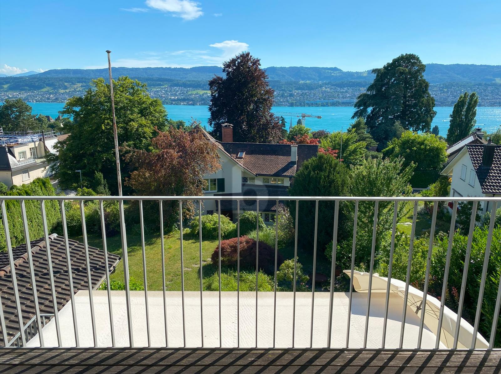 TRAUMHAFTES HAUS MIT SEEBLICK UND GARTEN - 0