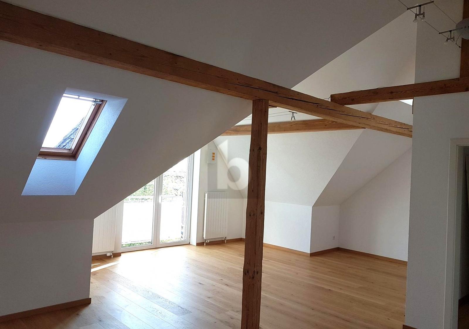GEMÜTLICH WOHNEN MIT CHARME - 0