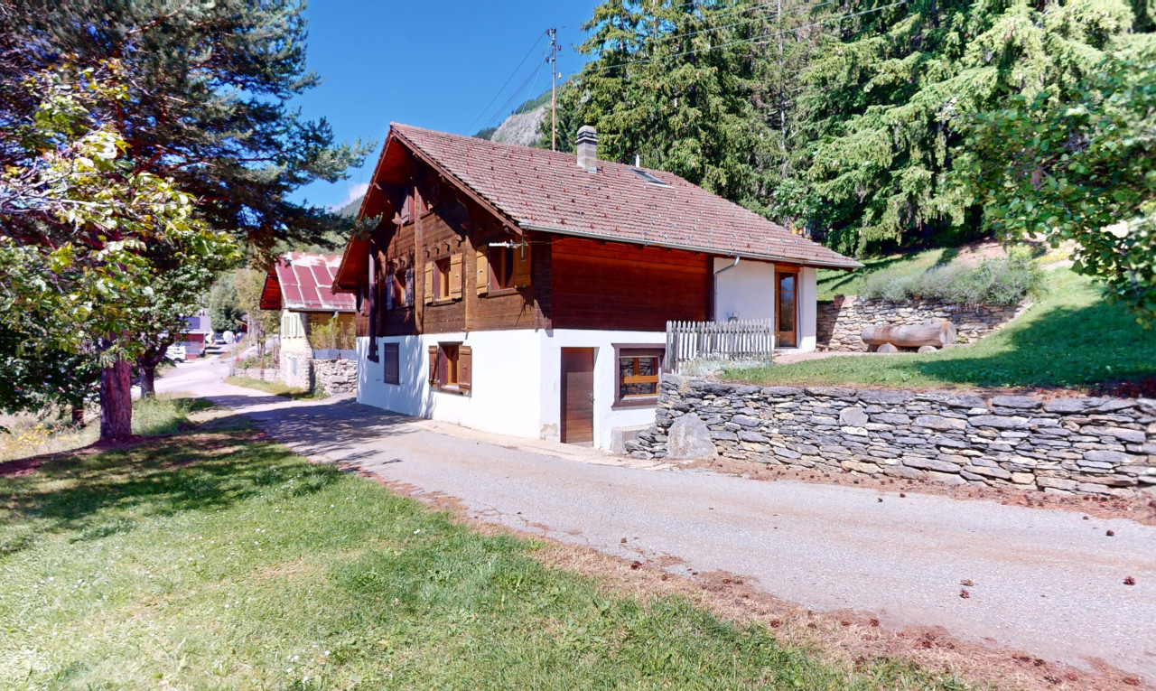 Small Chalet in Mayen de la Zour - 0
