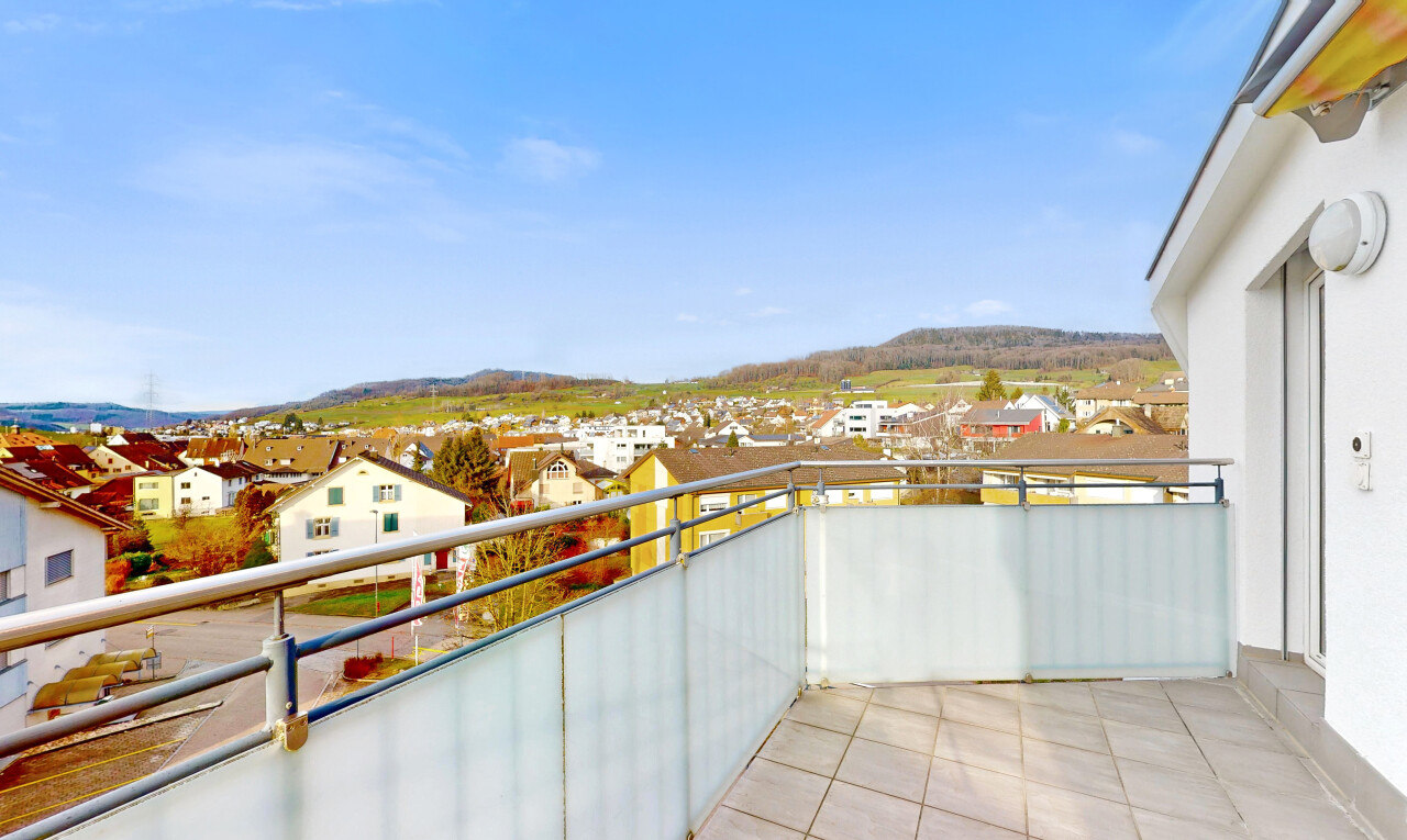 Bright 3.5-Room Apartment with Balcony - 0