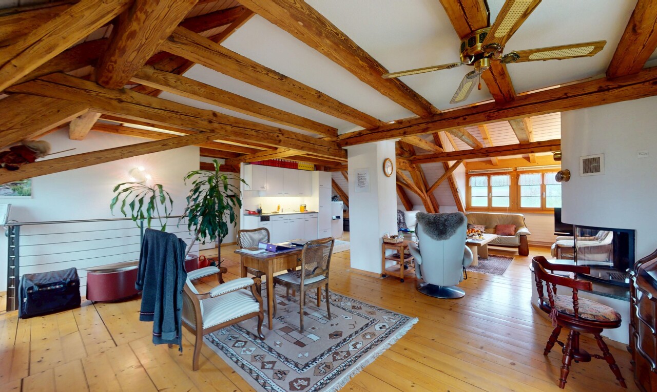 Grosszügiges 7-Zimmer Bauernhaus mit Scheune - 1