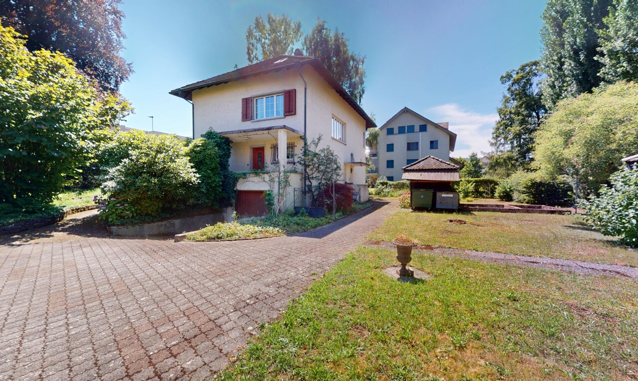 Rückzugsort mit Parkcharakter – ein Haus im Einklang mit der Natur - 0