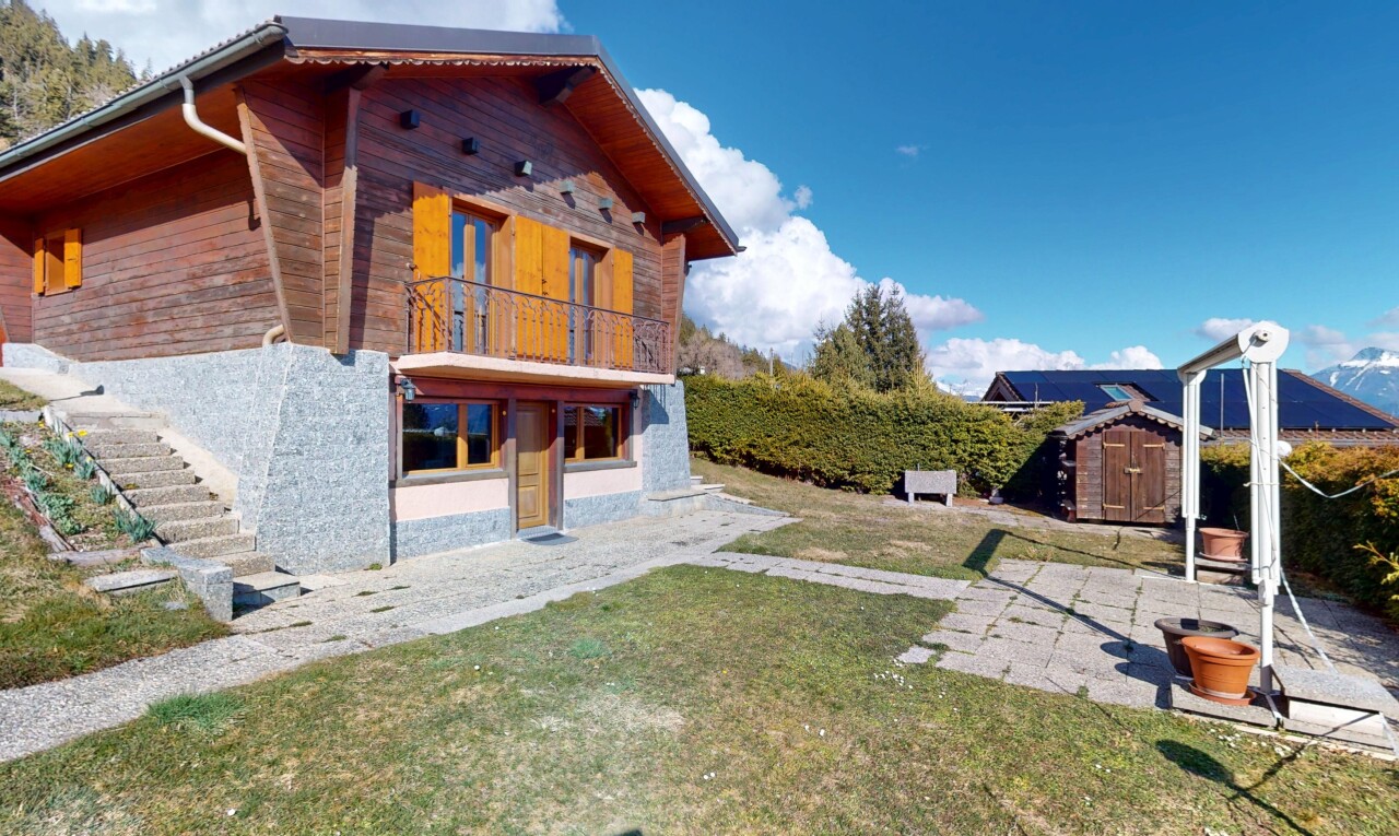 Charmantes Chalet in Savièse auf einem grosszügigen Grundstück - 0