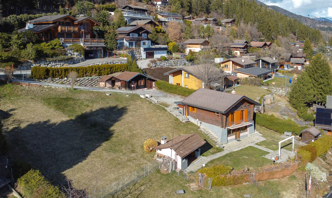 Charmantes Chalet in Savièse auf einem grosszügigen Grundstück - 1