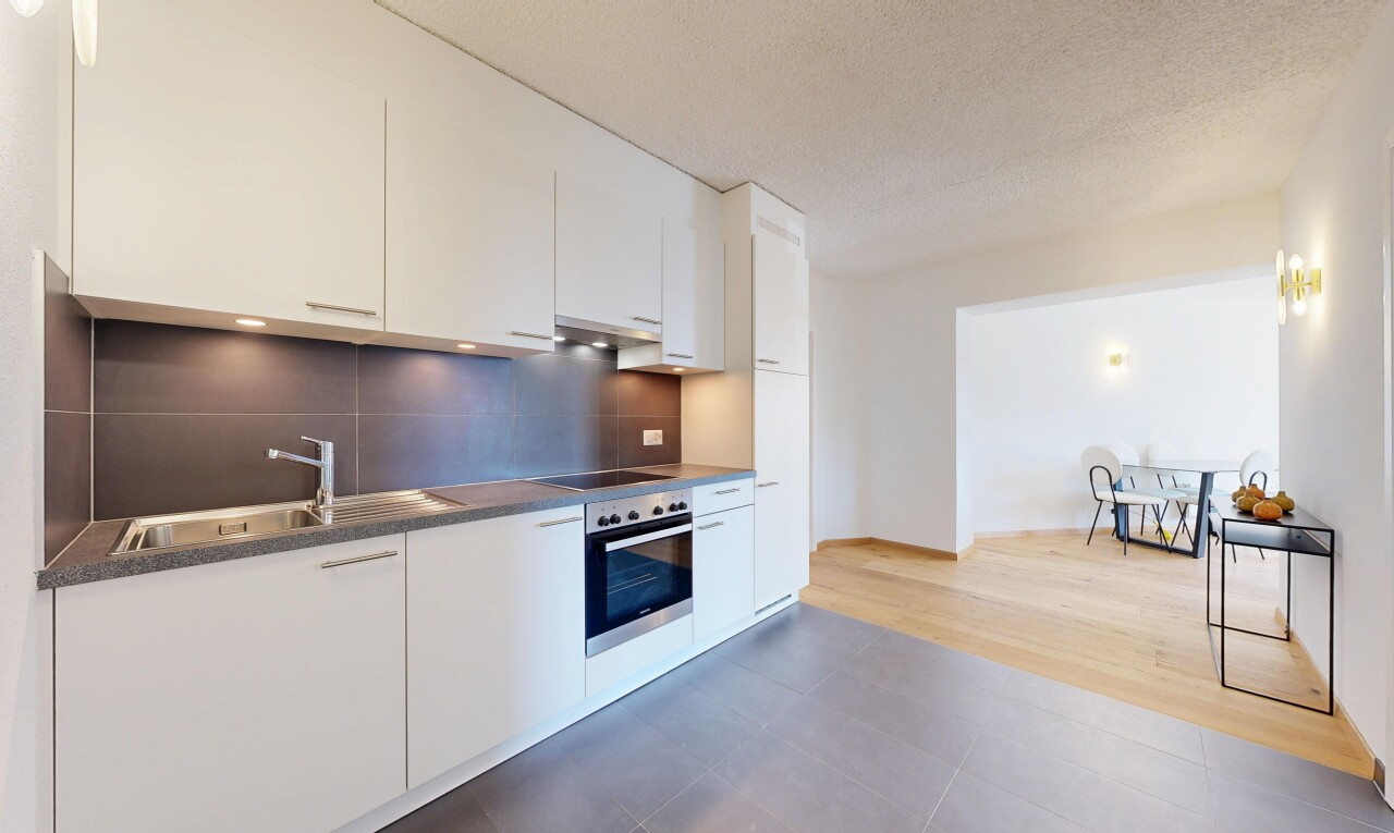 Fully renovated 3.5-room apartment in Crans-Montana - 2