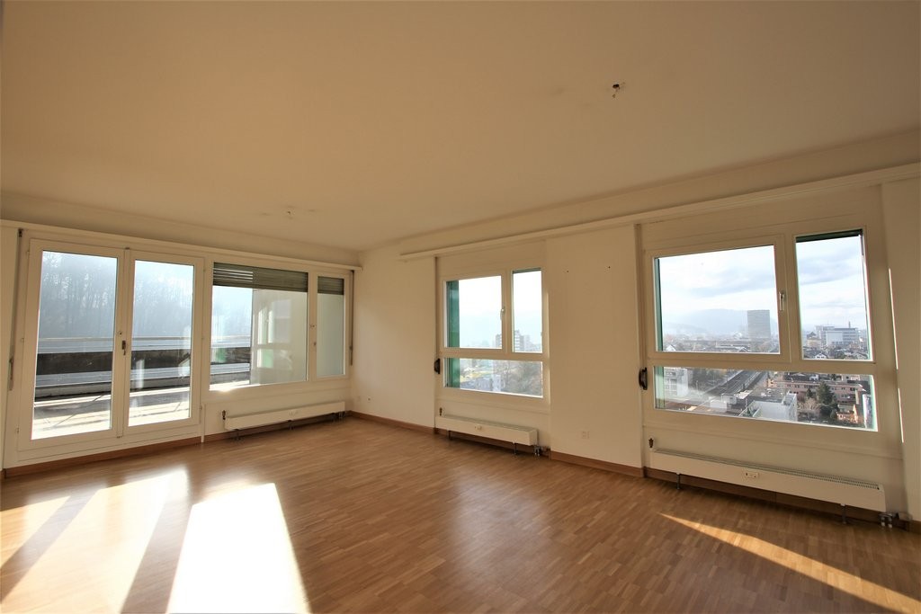 Grosszügige 5.0-Zimmerwohnung mit Dachterasse und Weitblick - 1