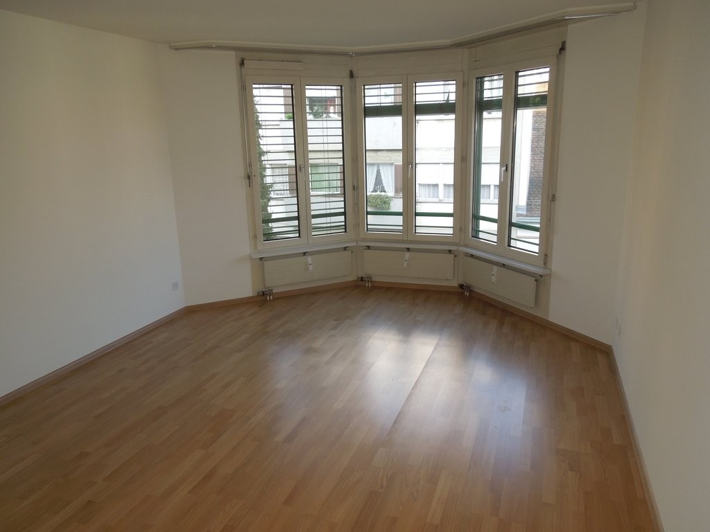 Grosszügige 4.5-ZWG im 1. OG an zentraler Lage in Basel zu vermieten - 4